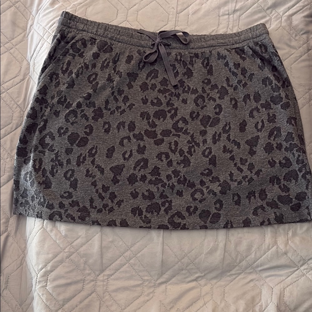 LOFT Womrn's Black and Gray Mini Skirt for Night Out Size Med Party Never Worn